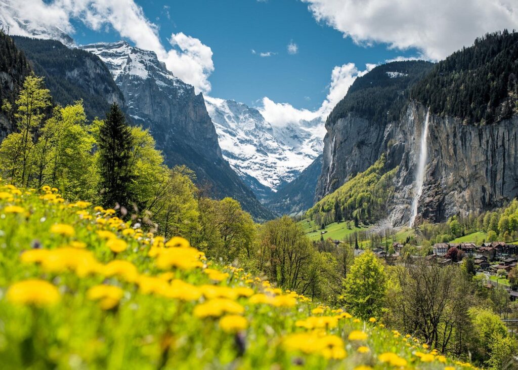 Zurich: Grindelwald, Interlaken & Lauterbrunnen Guided Day Trip

